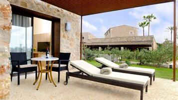 Superior suite, terras, uitzicht op tuin | Kameruitzicht