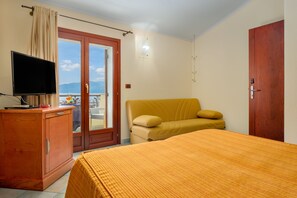 Panoramic Double Room, Sea View | Minibar, in-room safe, blackout curtains, iron/ironing board - Il Nuovo Gabbiano (Dorgali)