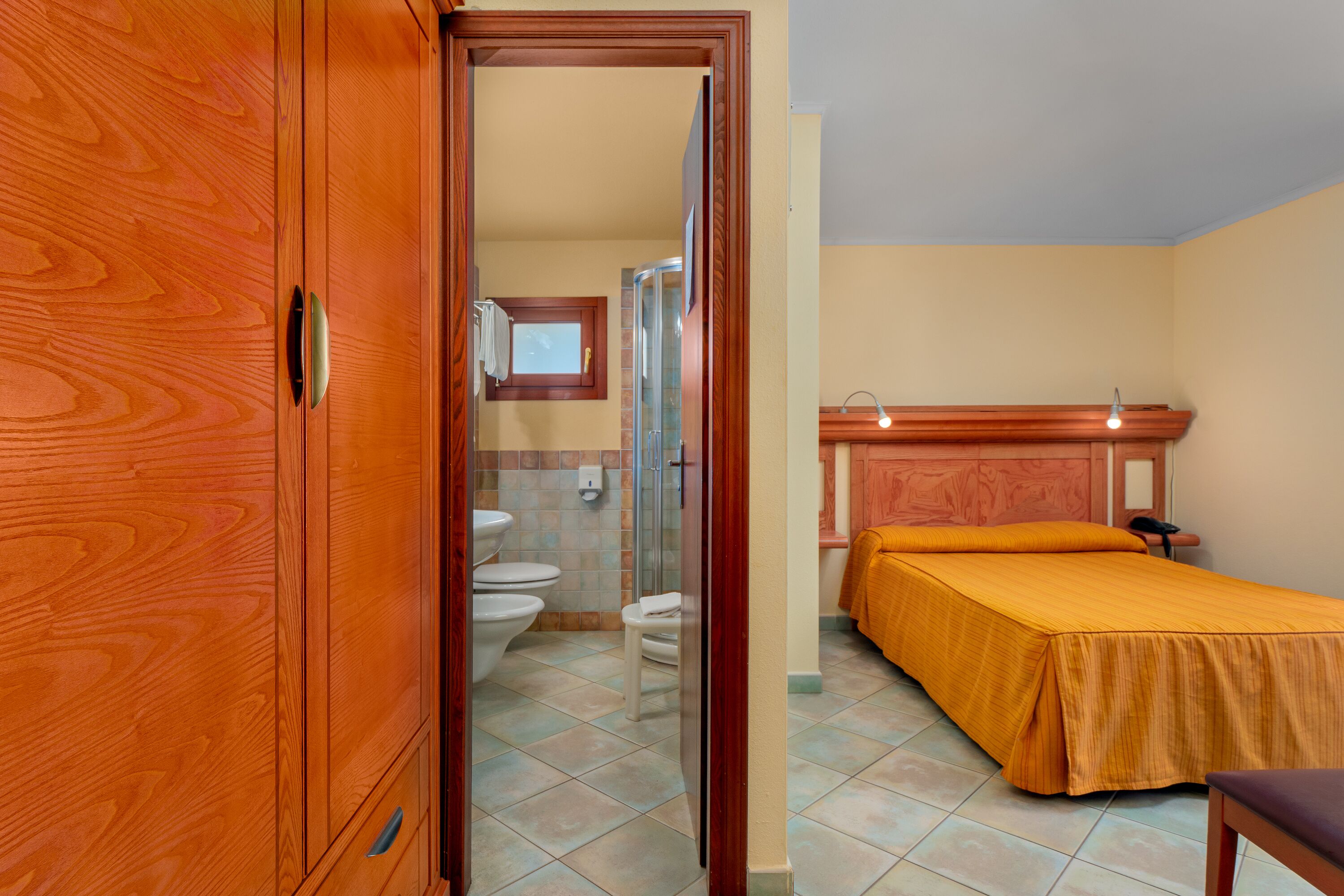 double room | 1 bedroom, minibar, in-room safe, blackout curtains