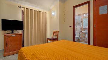 Minibar, Zimmersafe, VerdunkelungsvorhĂ€nge, BĂŒgeleisen/BĂŒgelbrett