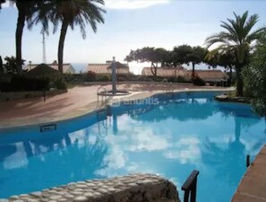 3 outdoor pools, pool umbrellas - El Capistrano Sur (Nerja)