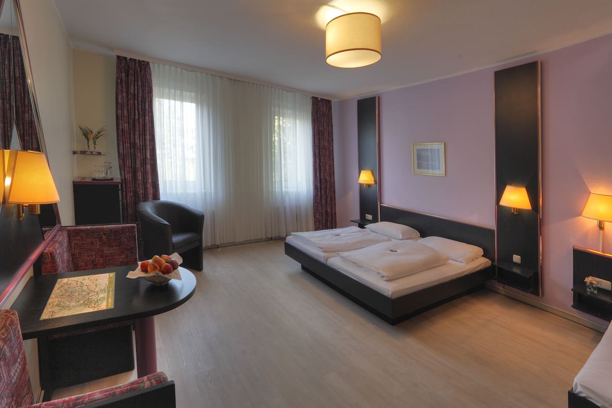 Standard-Dreibettzimmer, 1 Doppelbett und Schlafsofa