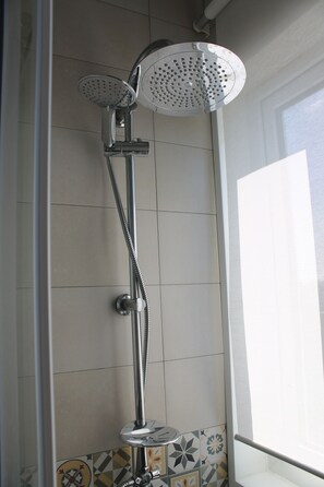 Family Apartment, 1 Bedroom, Marina View | Bathroom shower - Apartamentos Puerto Sherry (El Puerto de Santa Maria)