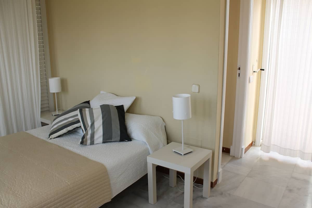 Apartemen Keluarga, 3 kamar tidur | Setrika/meja setrika, Wi-Fi gratis, dan didekorasi berbeda-beda