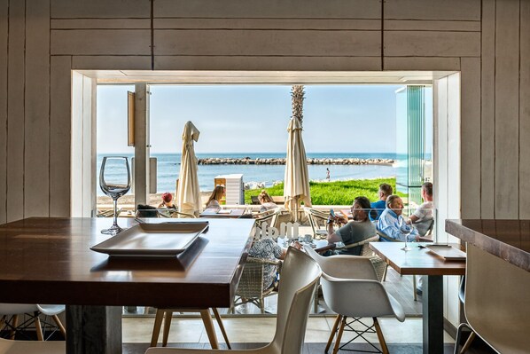 Breakfast, lunch, dinner served; international cuisine 