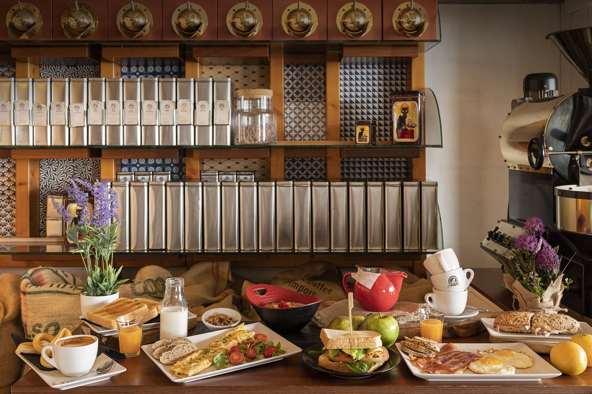 breakfast, lunch, dinner served; international cuisine