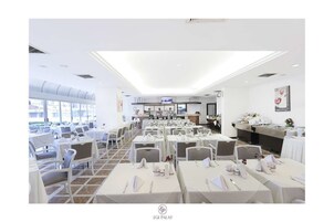 每日供应自助式早餐（每人 EUR 8）