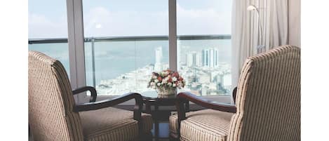 Suíte | Frigobar, cofres nos quartos, escrivaninha, berços grátis