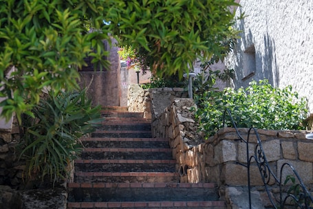 Property entrance. AHR Altura Hotel Porto Rafael