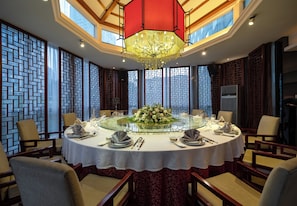3 restaurants; breakfast, lunch and dinner served  - Chengdu Tianfu Sunshine Hotel (Chengdu)