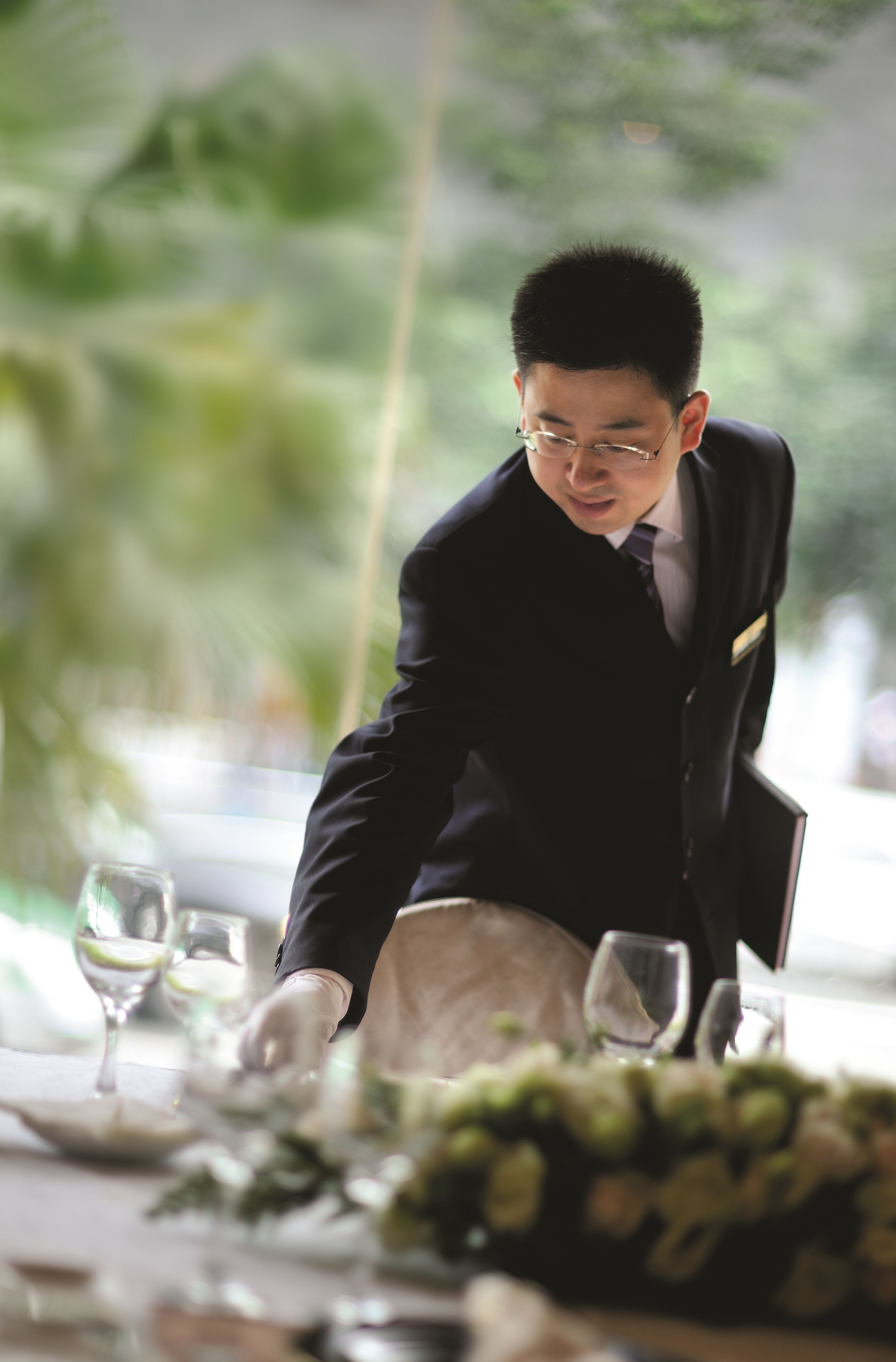 3 restaurants, breakfast, lunch, dinner served; chinese cuisine