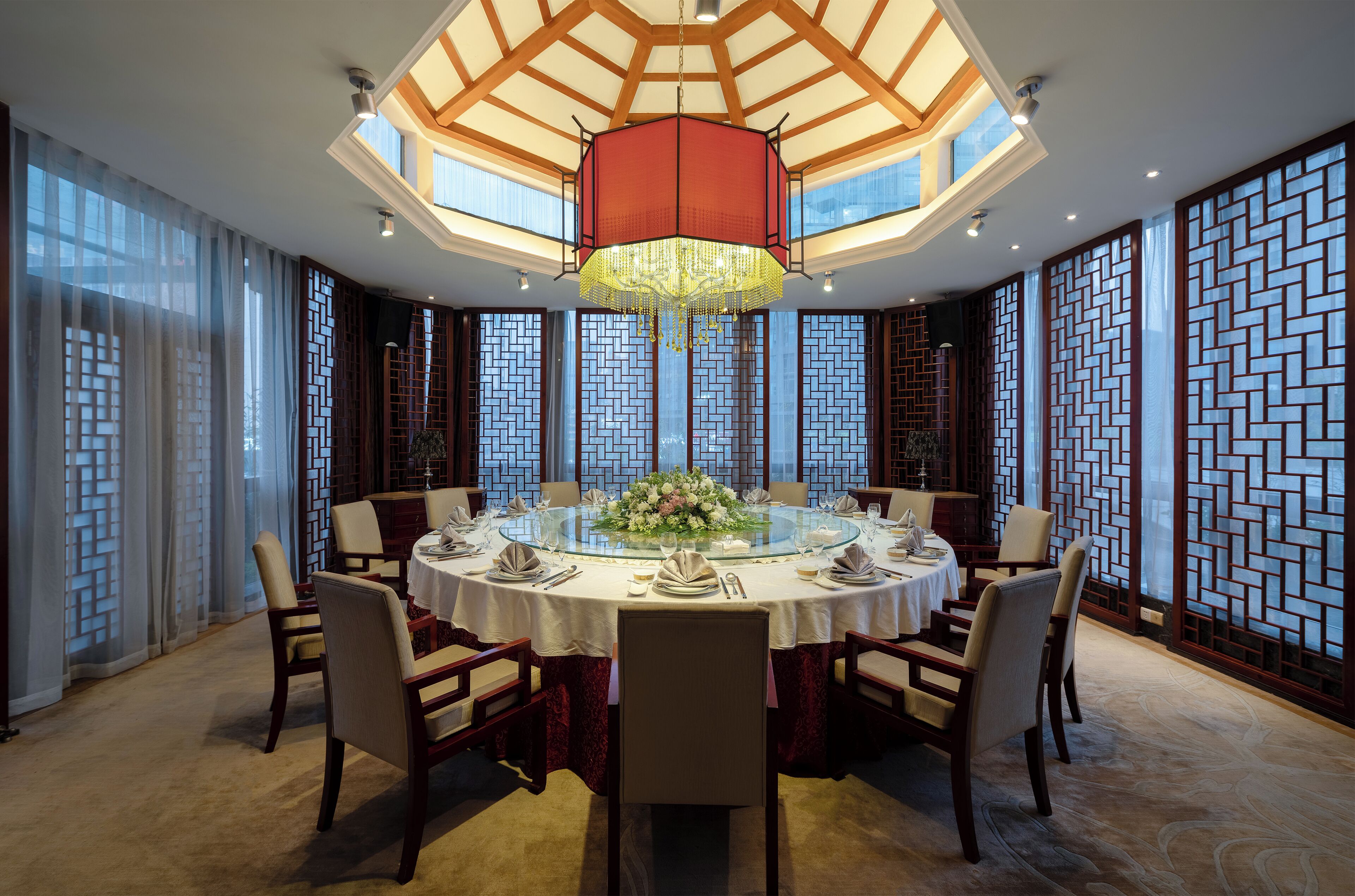 3 restaurants, breakfast, lunch, dinner served; Chinese cuisine