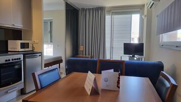 Apartamento, varias camas (for 3 people) | Comedor