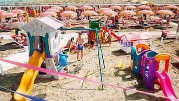 Área de juegos infantiles al aire libre