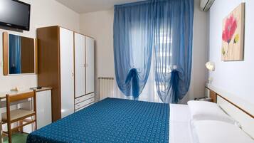 Italienische Bettbezüge von Frette, Zimmersafe, Schreibtisch