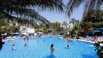 Outdoor pool, pool umbrellas, sun loungers