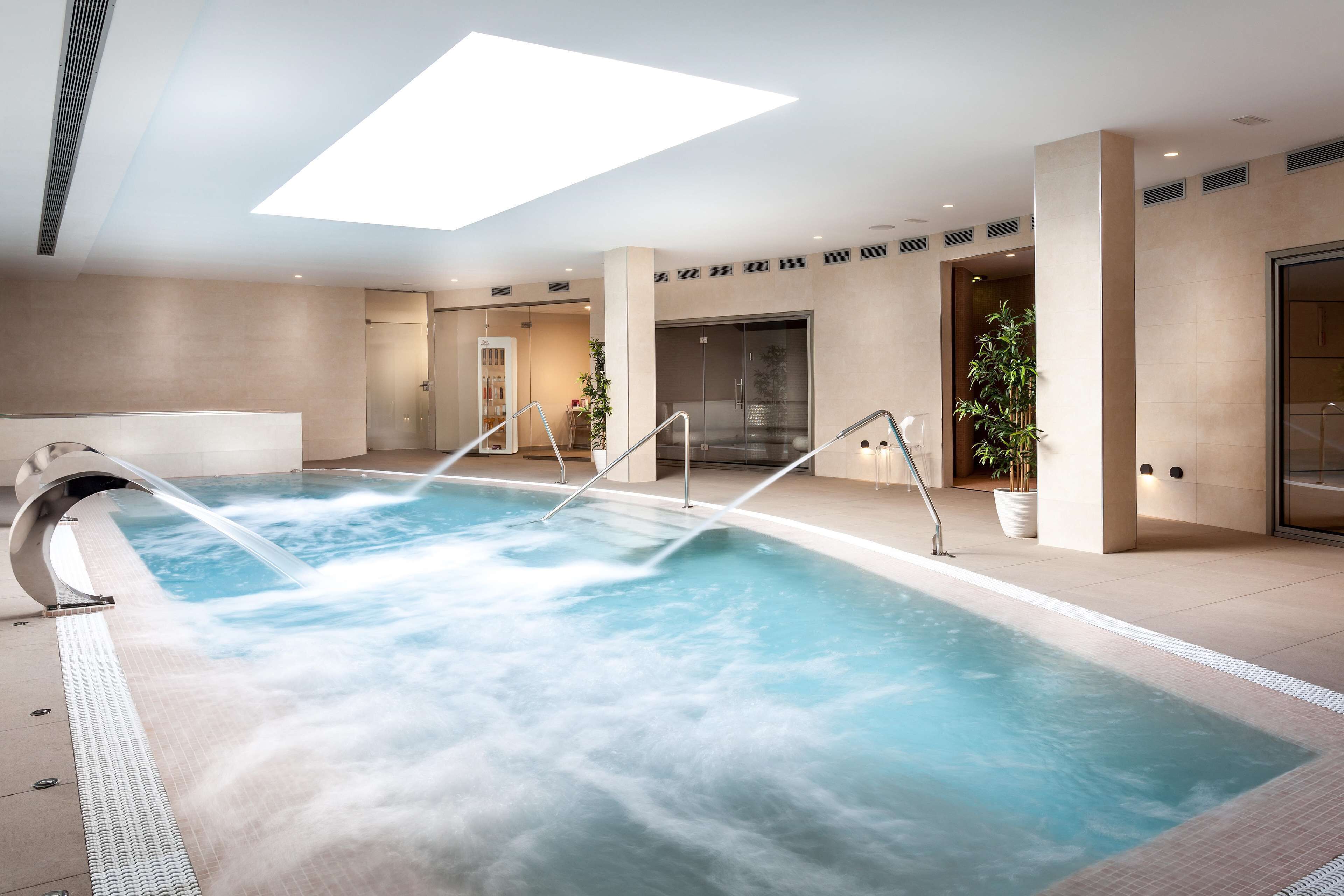 Couples treatment rooms, body treatments, aromatherapy, body scrubs