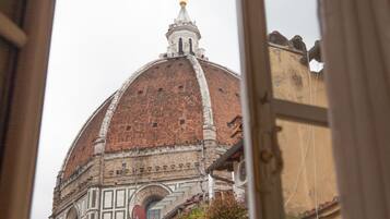 Deluxe Apartment Brunelleschi's Cupola view for 2 people | Ausblick vom Zimmer