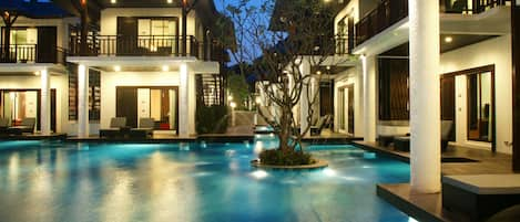 4 outdoor pools