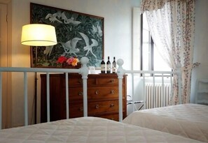 Classic Room, Garden View | Room amenity