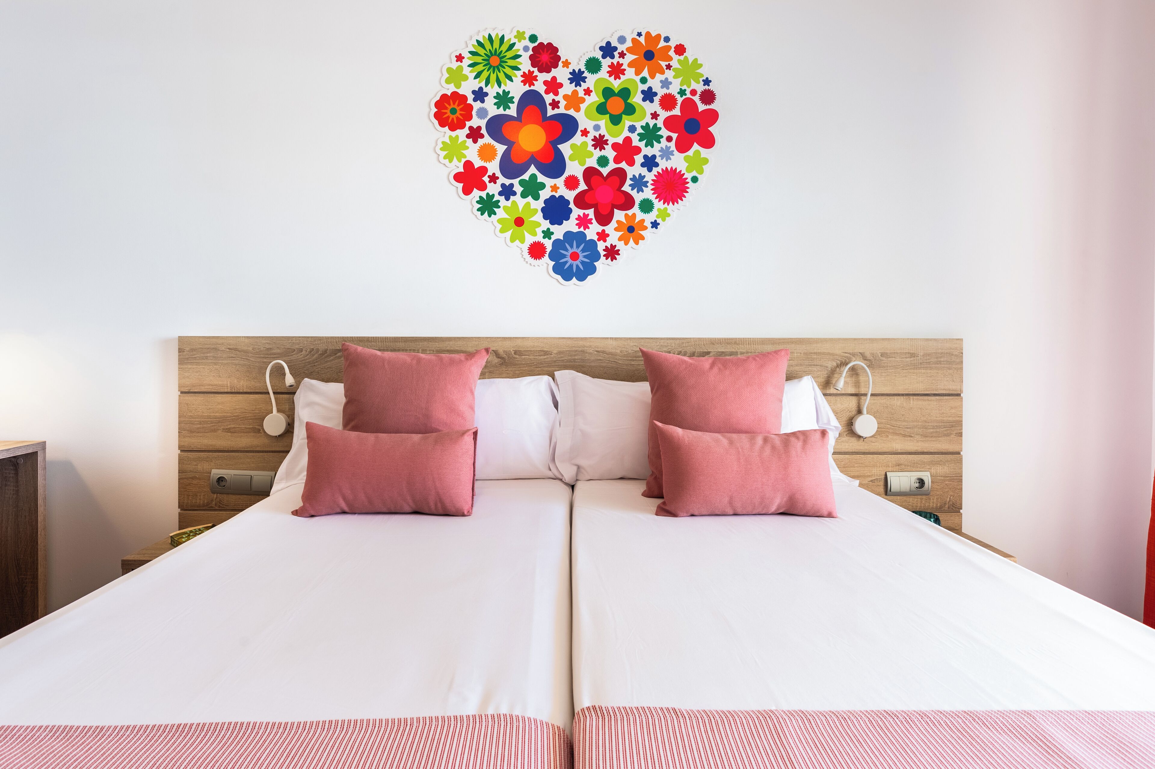 1 bedroom, in-room safe, desk, blackout curtains