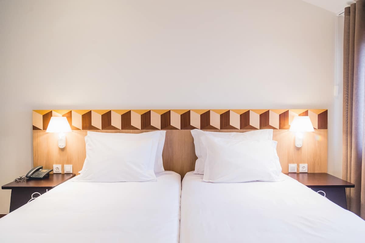 Twin Room (I) | In-room safe, desk, blackout curtains, soundproofing