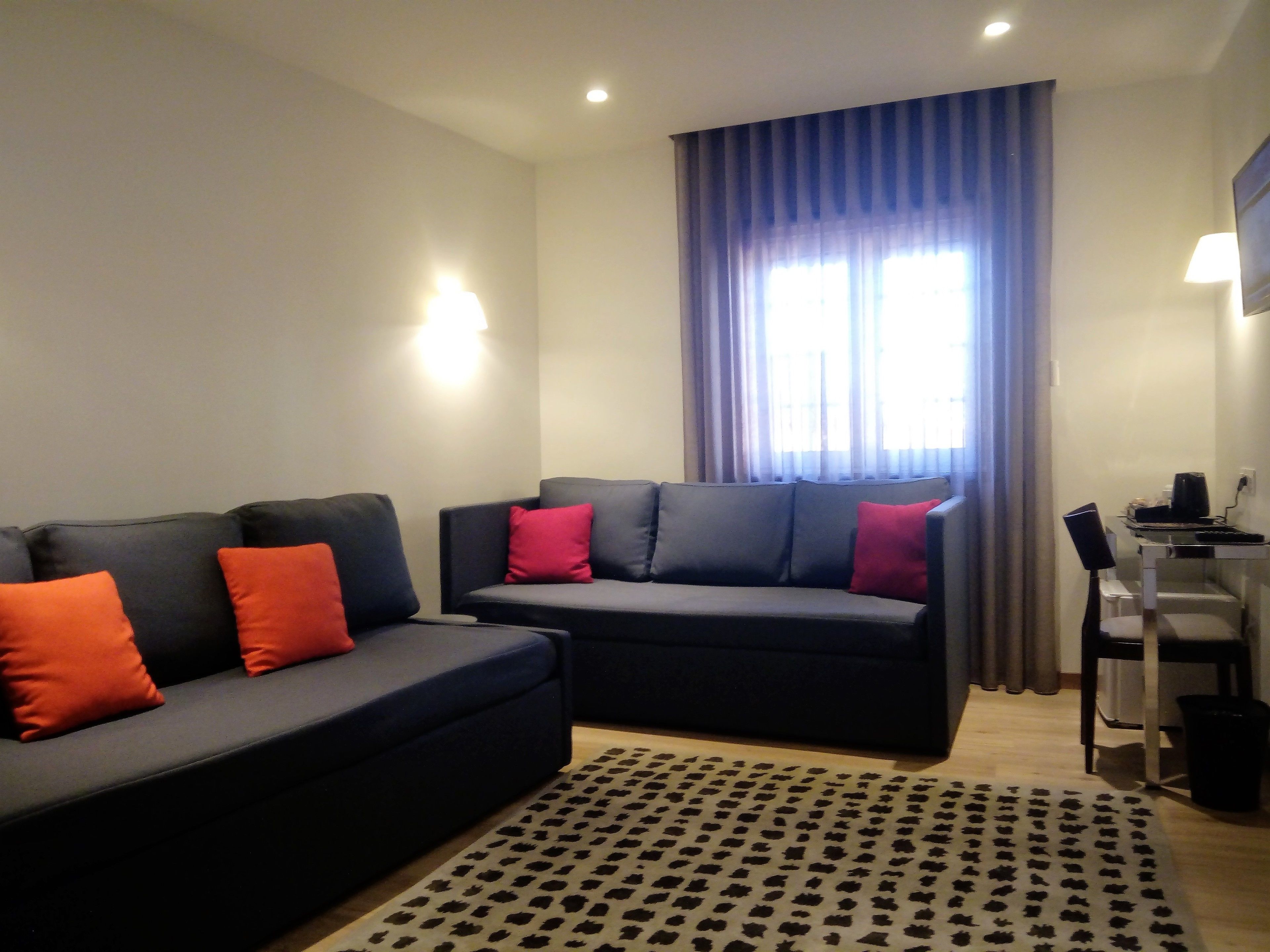 suite | living area | lcd tv