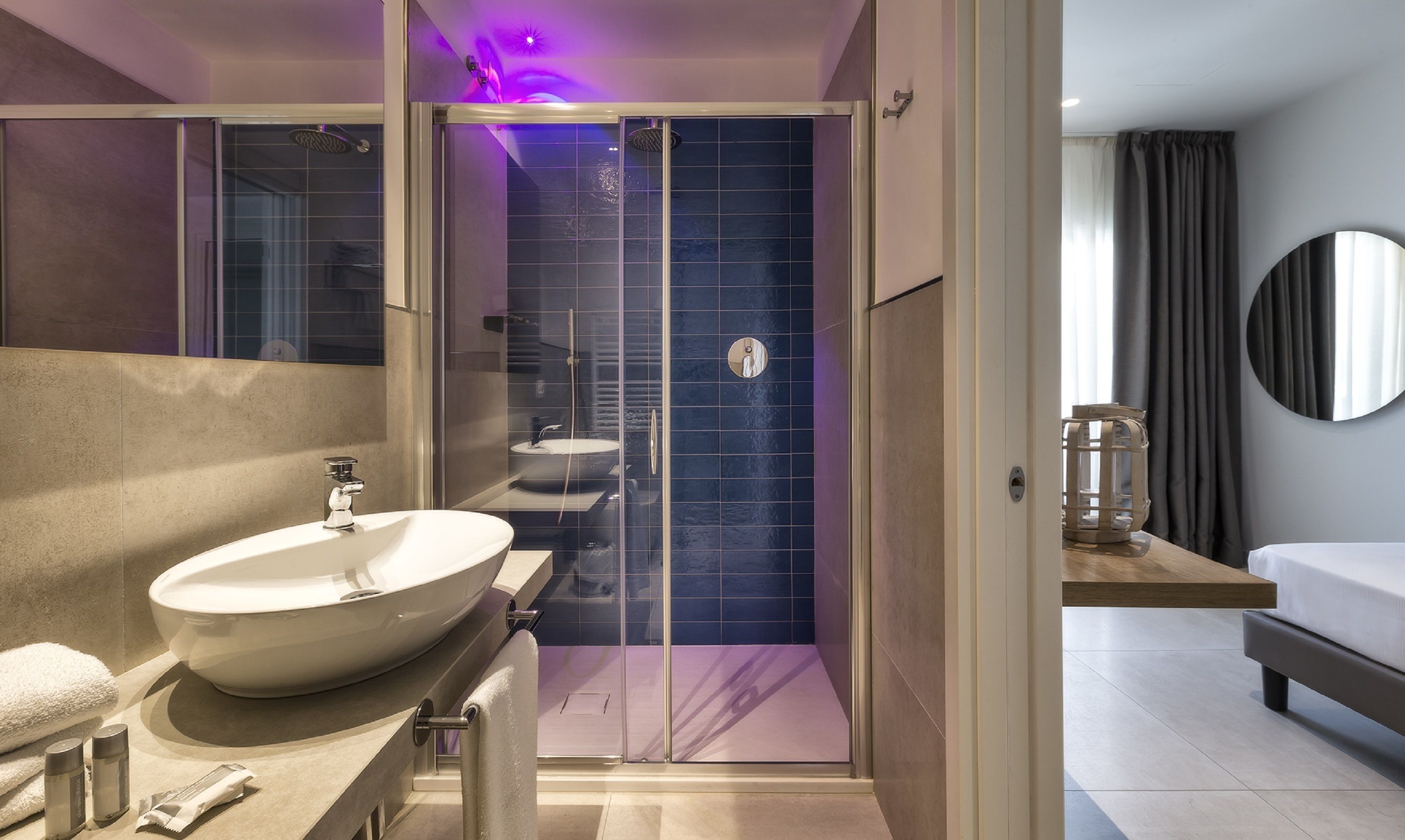 shower, rainfall showerhead, free toiletries, hair dryer