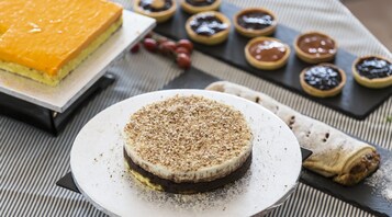 Café da manhã com buffet grátis todos os dias