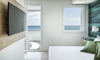 Panoramic Suite, Sea View, Sea Facing | Minibar, in-room safe, desk, soundproofing