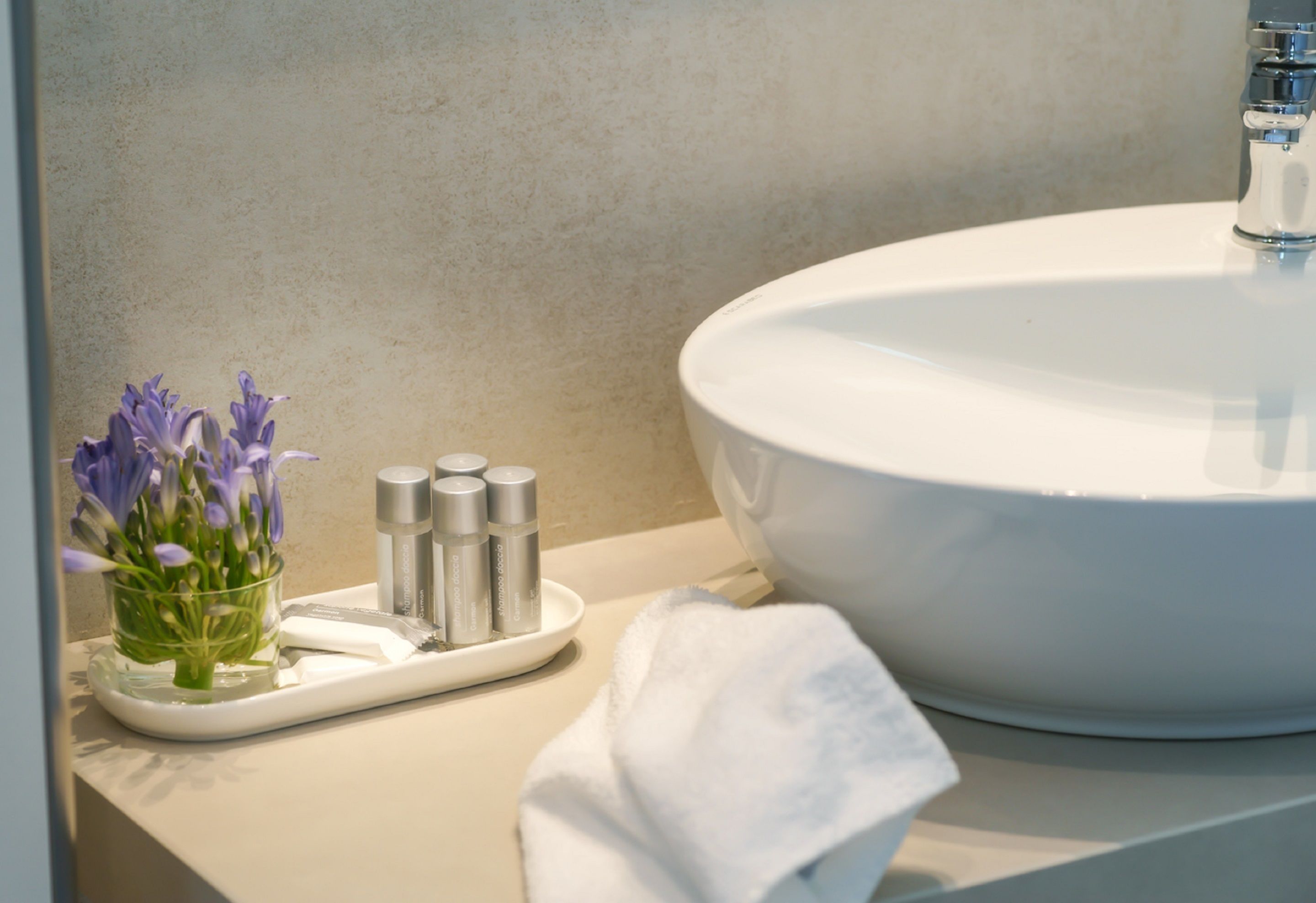 panoramic suite, sea view, sea facing | bathroom | shower, rainfall showerhead, free toiletries, hair dryer