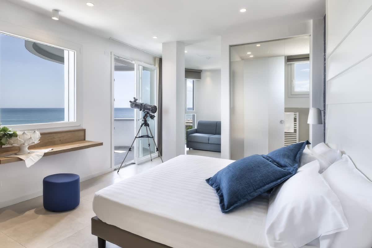 junior studio suite, sea view, sea facing | 1 bedroom, minibar, in-room safe, desk