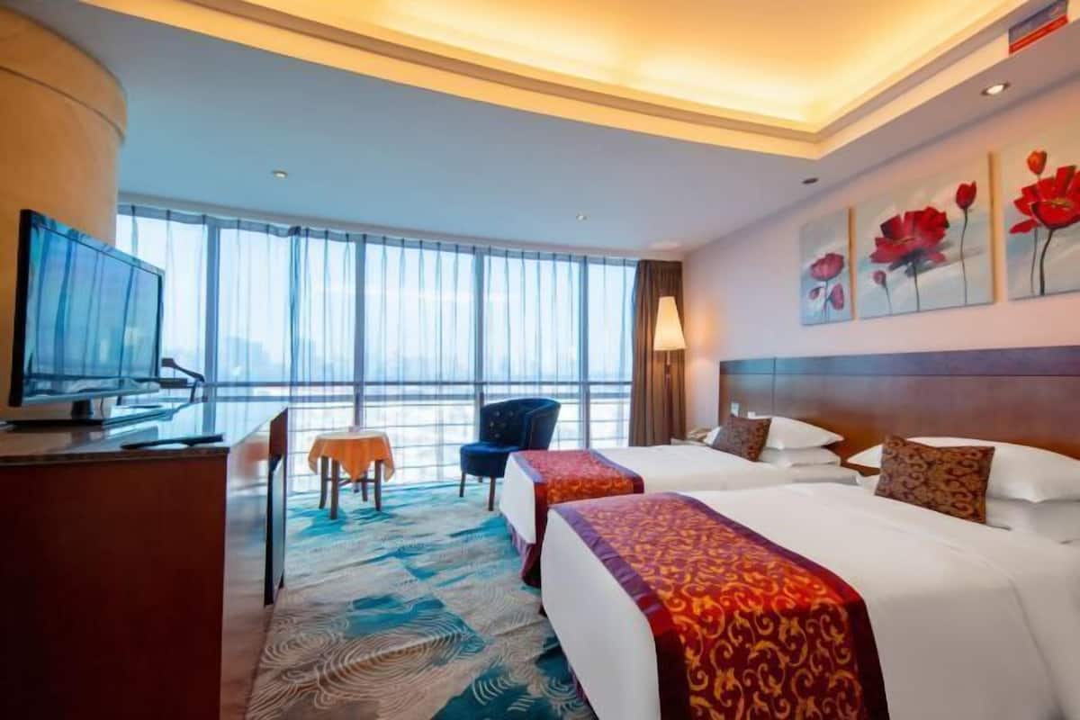 Luxe beddengoed, donzen dekbedden, een minibar, een kluis op de kamer