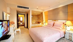 Ropa de cama de alta calidad, cubrecamas y minibar 