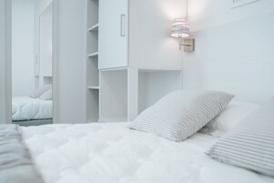 Doppelzimmer | Hochwertige Bettwaren, Zimmersafe, Schreibtisch, Babybetten