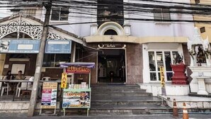 A multi-story building with a central entrance, a sign for 'Patiaia', and a taxi service outside. - Sawasdee Pattaya (Pattaya)