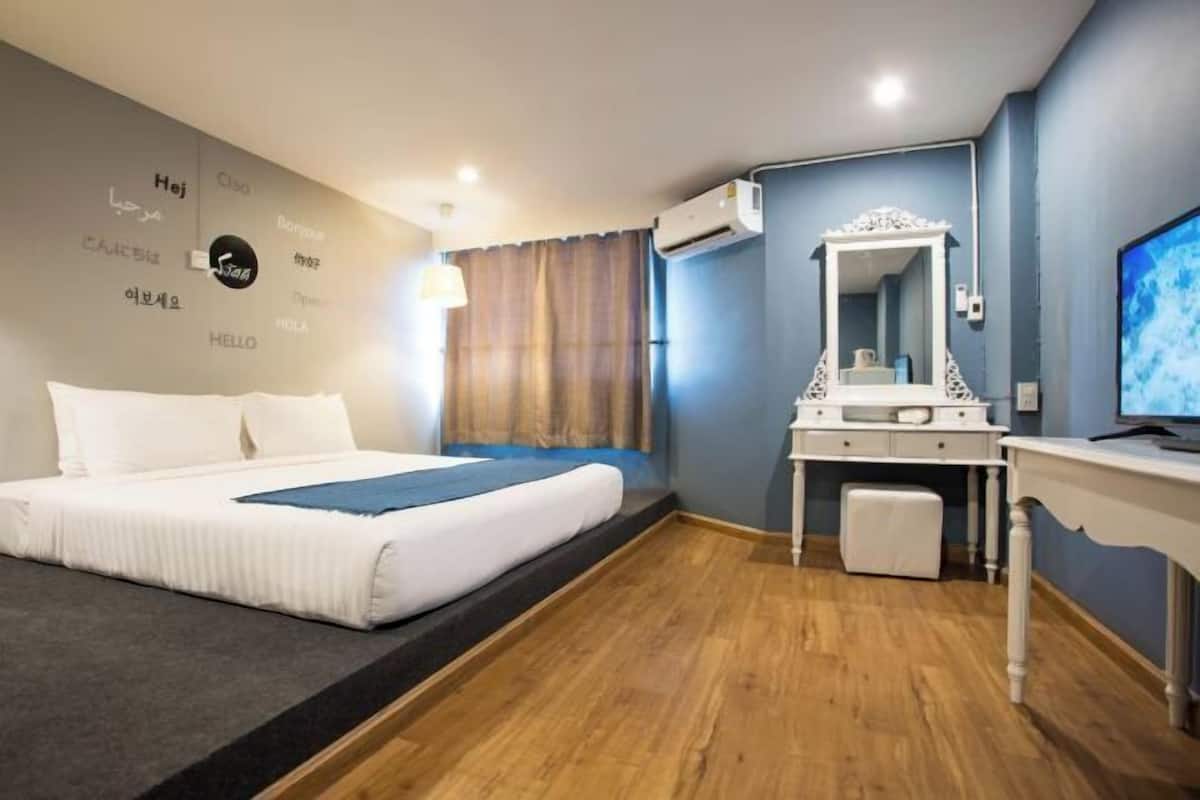 Caja de seguridad en la habitación, escritorio y camas extra
