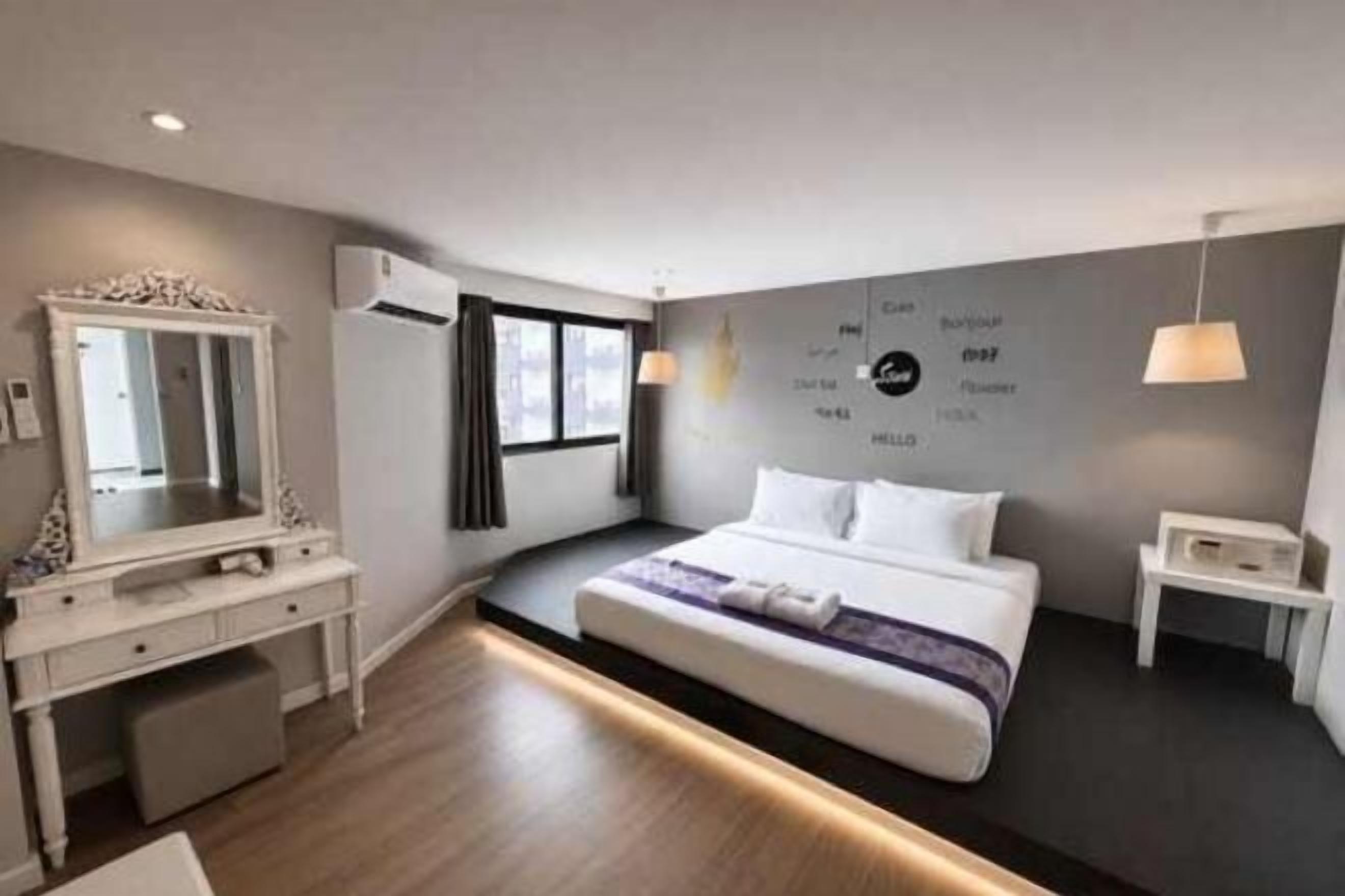 In-room safe, desk, free WiFi, bed sheets