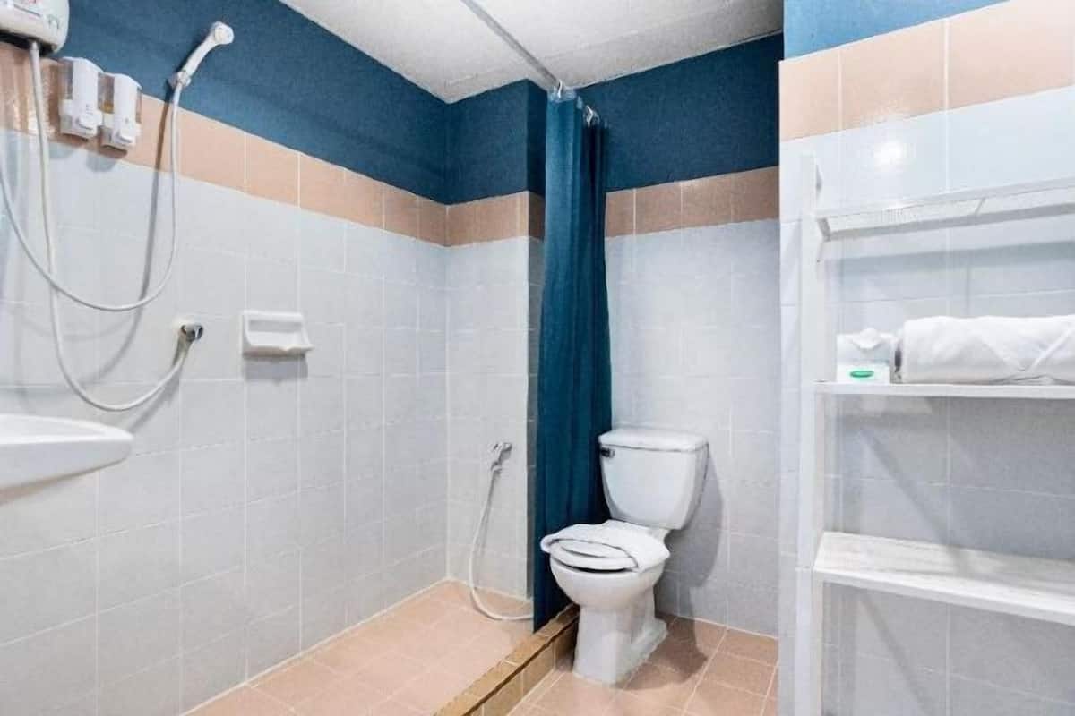 Bathroom | Shower, free toiletries, hair dryer, towels