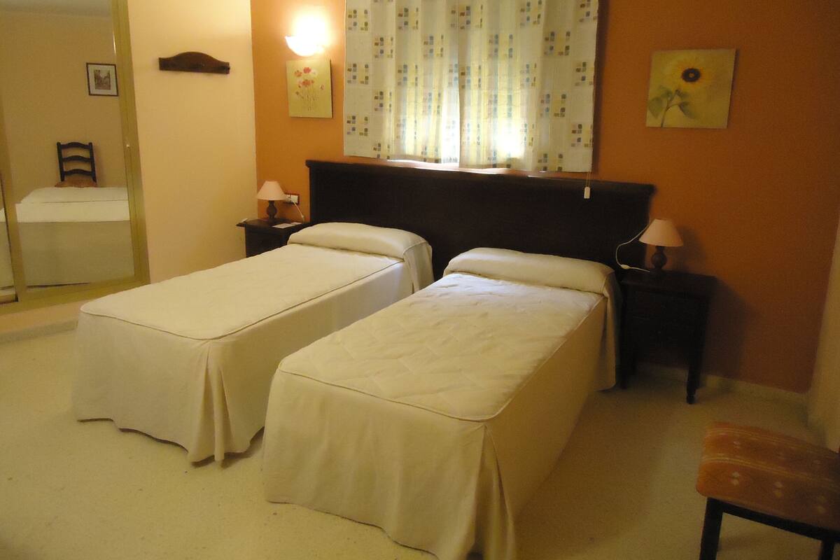Colchones con pillow-top, wifi gratis y ropa de cama