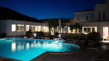 Indoor pool, seasonal outdoor pool, pool umbrellas, sun loungers