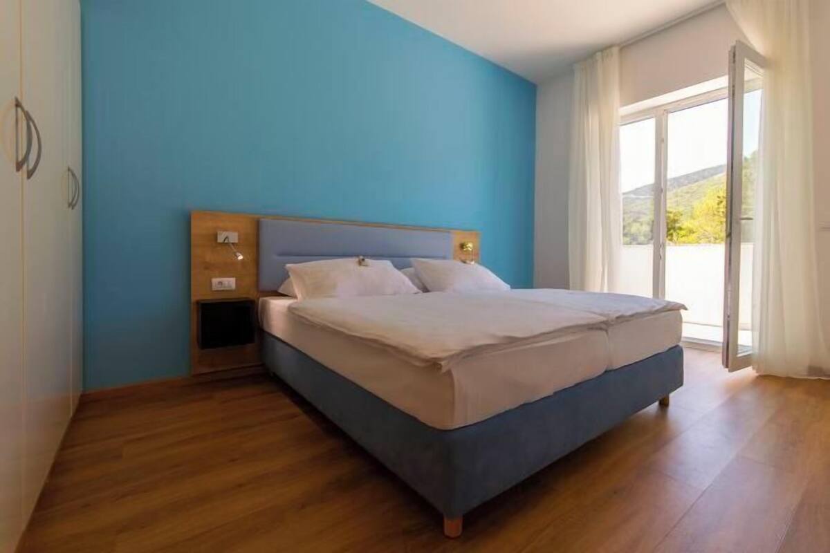 2 quartos, roupas de cama premium, edredons de pluma