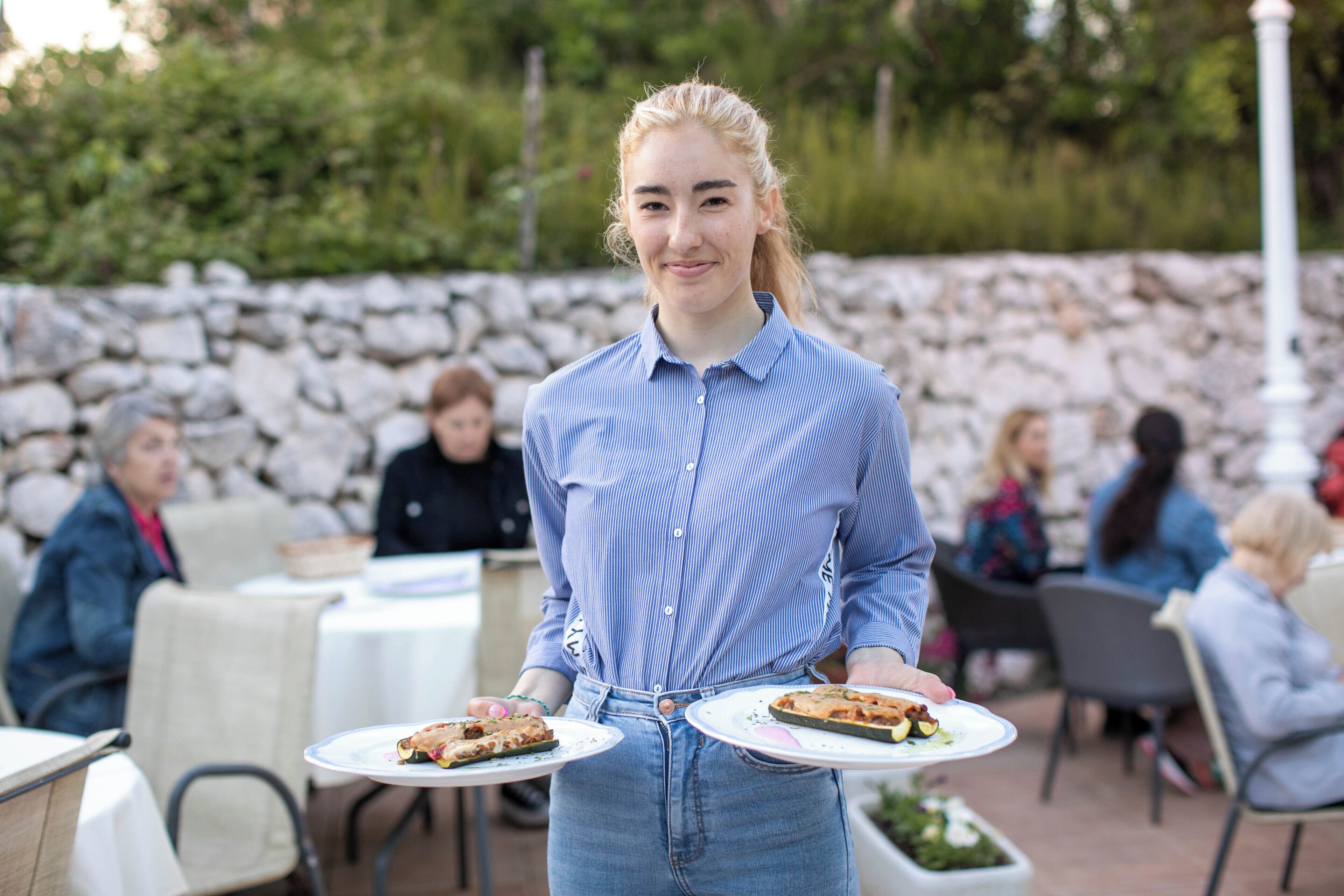 Servizio di colazione, pranzo e cena