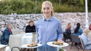 Ze serveren er ontbijt, lunch en diner