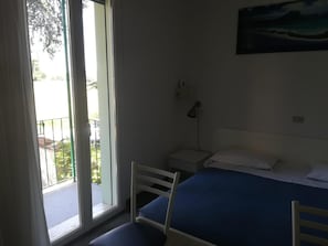 In-room safe, desk, free WiFi, bed sheets - Hotel Tuscolano (Bologna)