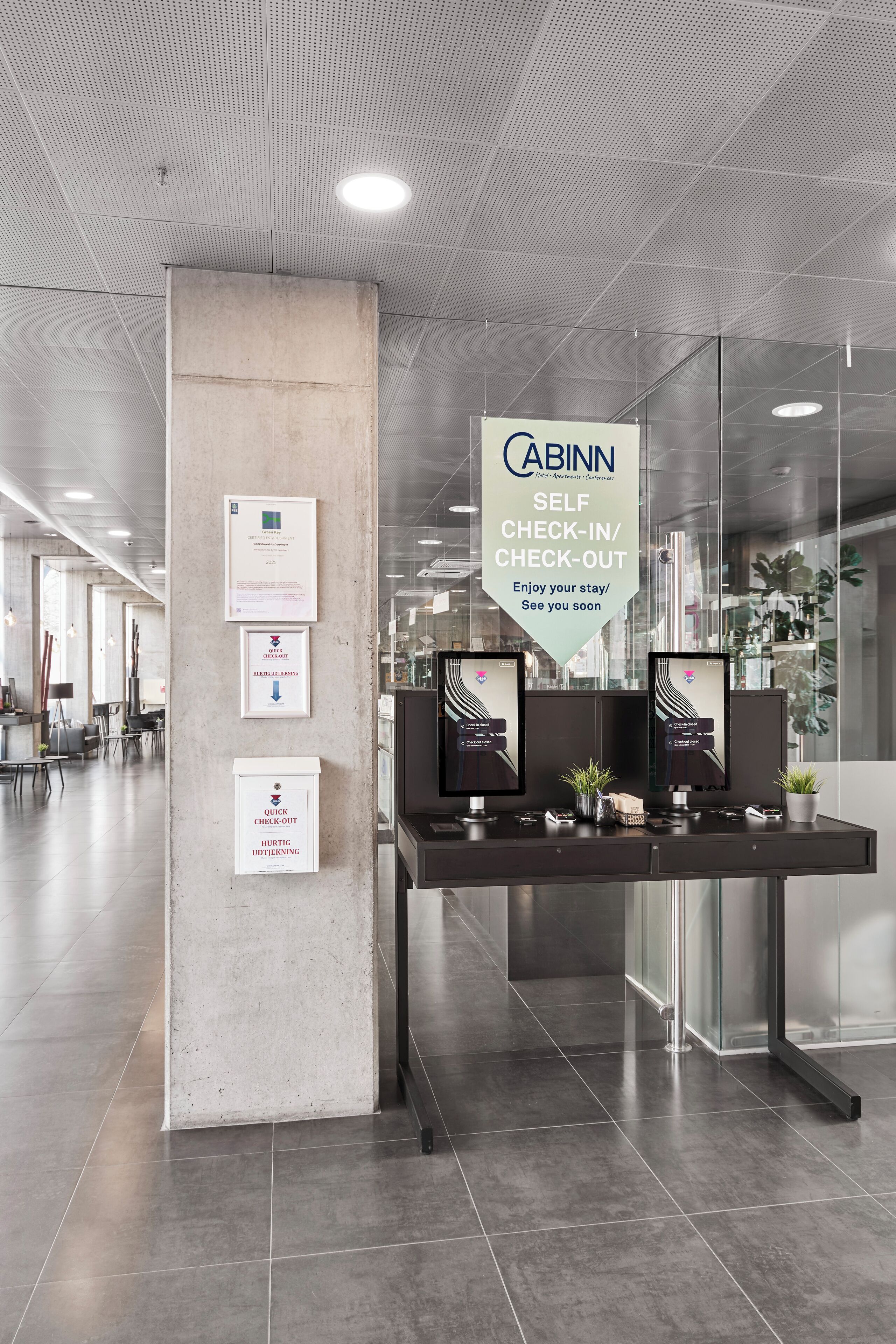 Mostrador para check-in y check-out