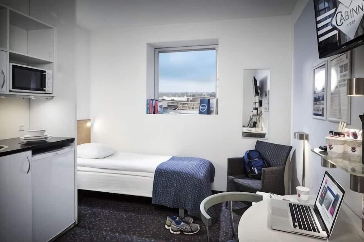 Hypo-allergenic bedding available, desk, blackout drapes, soundproofing