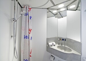 Dusche, Handtücher, Seife, Shampoo