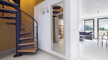 2 chambres, coffres-forts dans les chambres, bureau