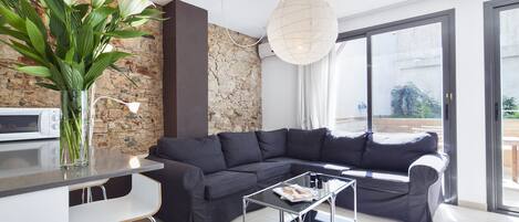 2 bedrooms, in-room safe, desk, iron/ironing board